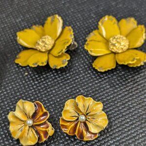 Lot of vintage enamel FLOWER Earrings and Acrylic Ring Sz 7 Clip n Earrings Boho